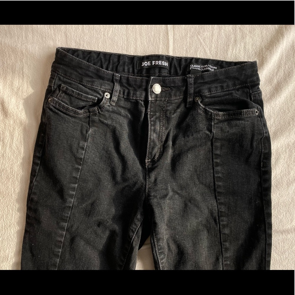 Black jeans with raw hem